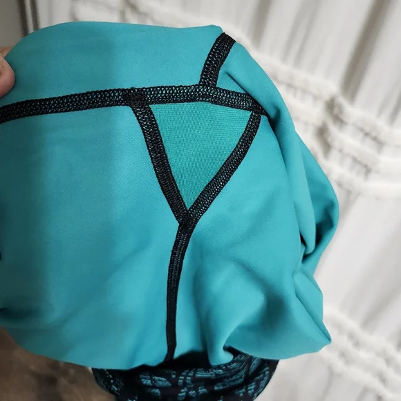 Absolutely gorgeous lululemon size 4 leggings 😍 - Picture 8 of 9